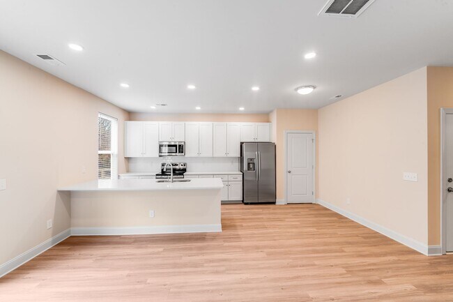 Building Photo - 645 Brookwood St