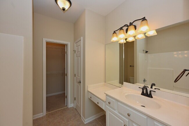 Building Photo - 2 BR Harbor Village Condo