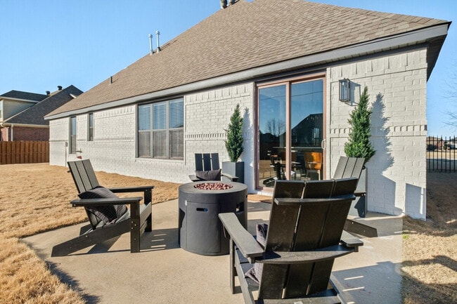 Building Photo - 6508 Stone Lake Dr