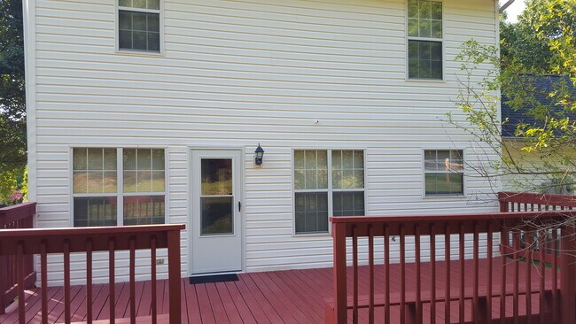 Building Photo - 3 Bedroom, 2 Car Garage in Ridgewood