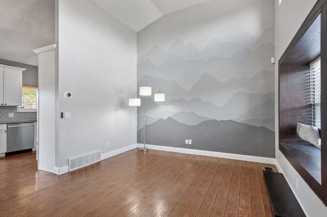 Building Photo - Beautiful 4 Bedroom Home with Backyard The...