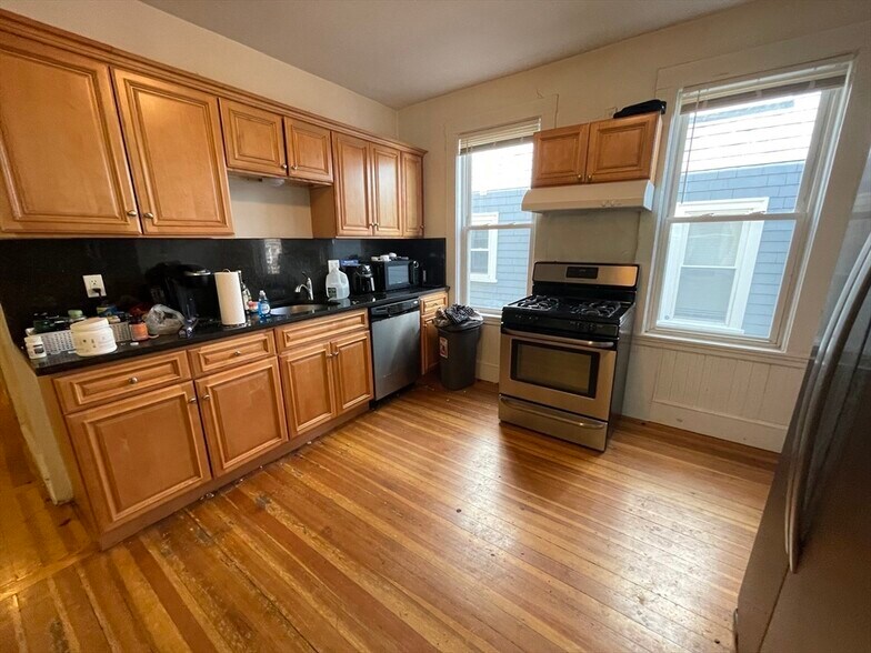 Building Photo - 115 Browne St