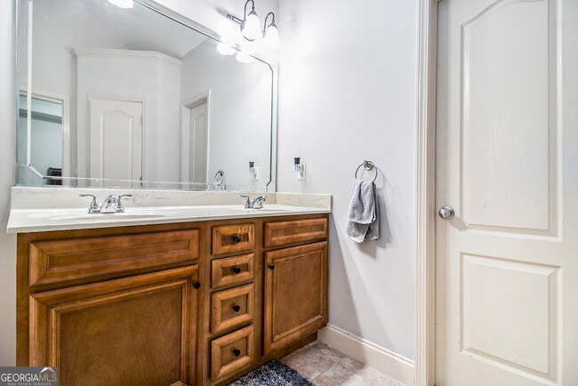 Building Photo - 4079 Essex Dr