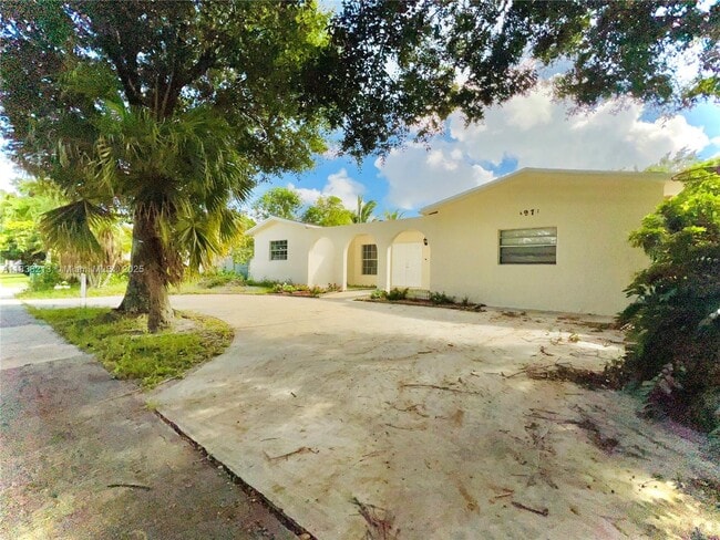 Building Photo - 4971 SW 7th Ct