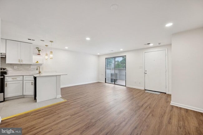 Building Photo - 9287 Chadburn Pl