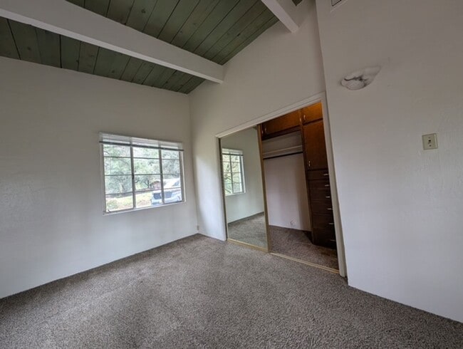 Building Photo - Single story country home with breathtaking views!