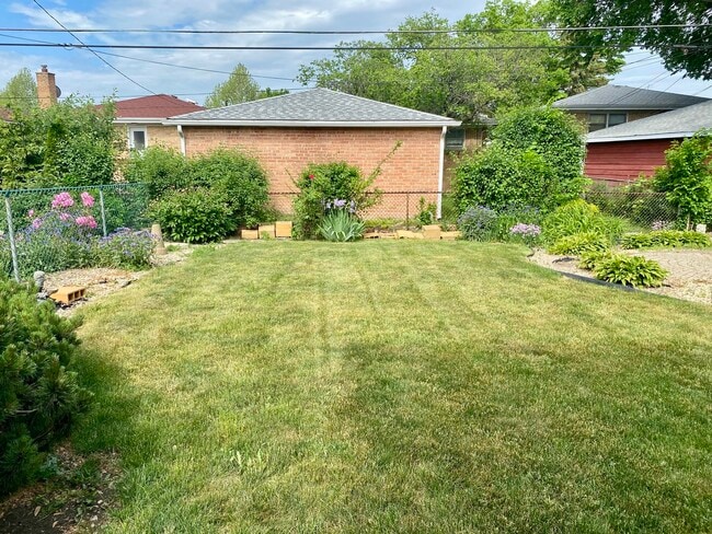 Building Photo - 4520 Thatcher Ave