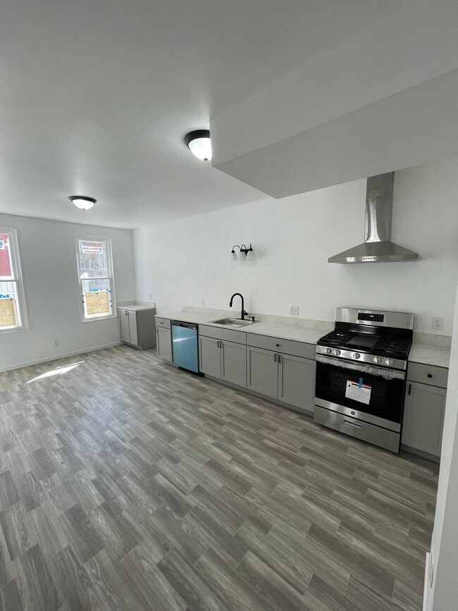 Building Photo - 132 N West St