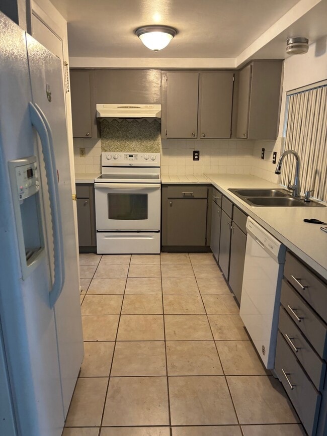 Building Photo - 12411 Partridge Hill Row