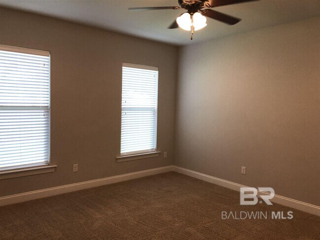 Building Photo - 632 Turquoise Dr