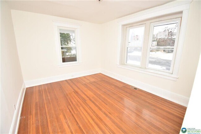 Building Photo - 310 March St