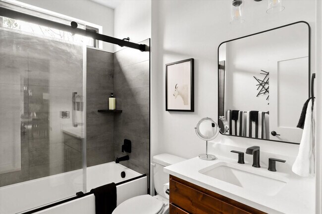 Building Photo - 323 Deer Creek Rd