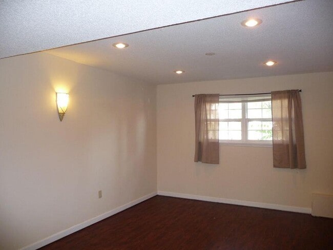 Building Photo - 2104 Maricopa Dr