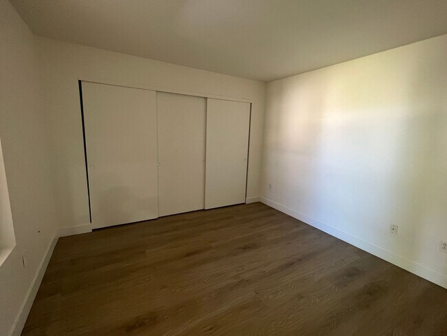 Building Photo - Beautifully Upgraded 2 Br 2 Ba Condo MOVE ...