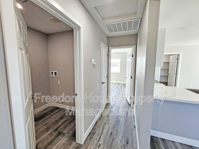 Building Photo - 561 Valiant Ave