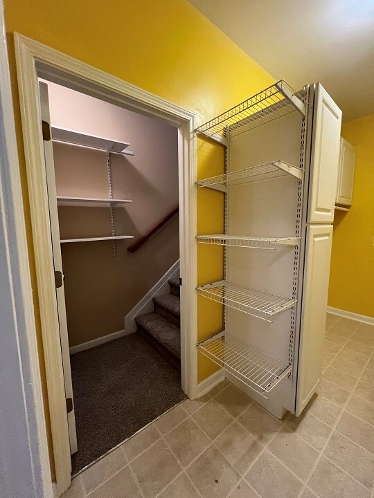 Building Photo - 570 Batty Way