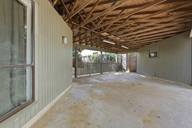 Building Photo - 2132 Tangley St