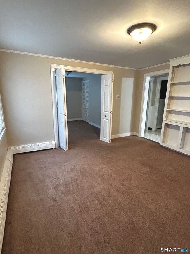 Building Photo - 565 Main St