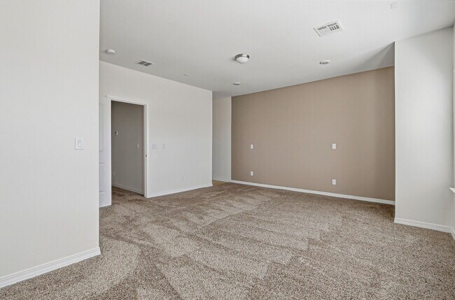 Building Photo - 905 Louisiana Downs Ave