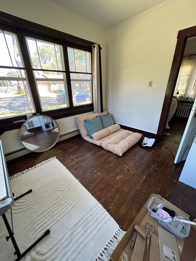 Building Photo - Cute 1 Bedroom 1 Bathroom Apartment