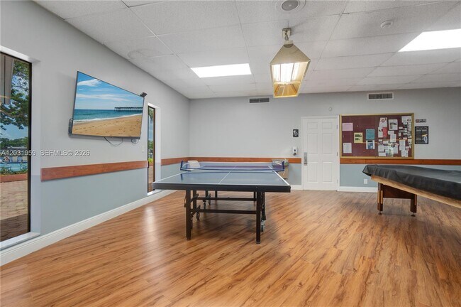 Building Photo - 322 Briarwood Cir