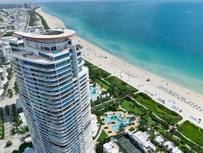 Building Photo - 100 South Pointe Dr