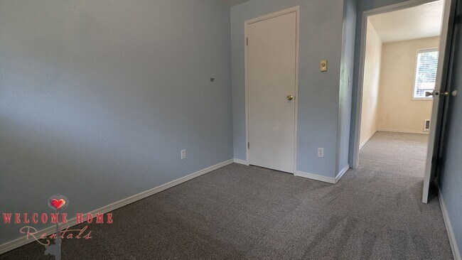 Building Photo - 910 Gregory Way SE