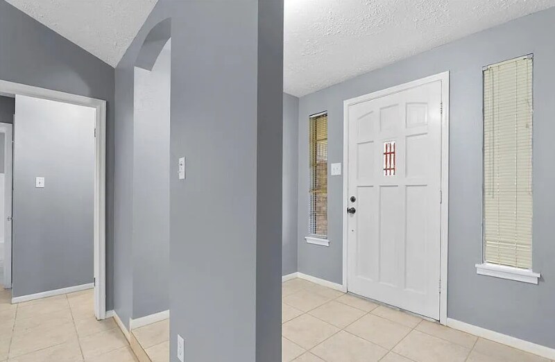 Building Photo - 2126 Redwood St