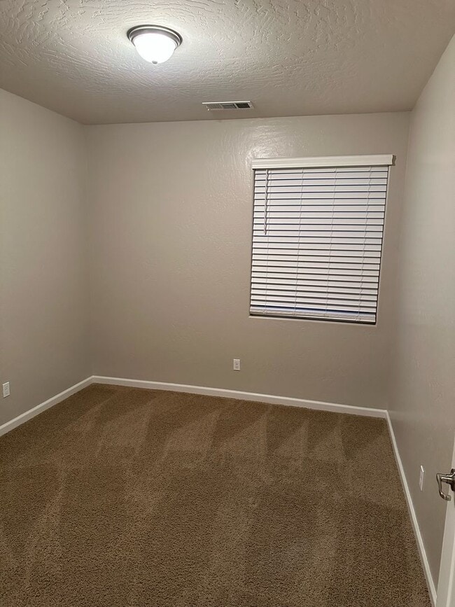 Building Photo - 2101 N Lindsay Ct