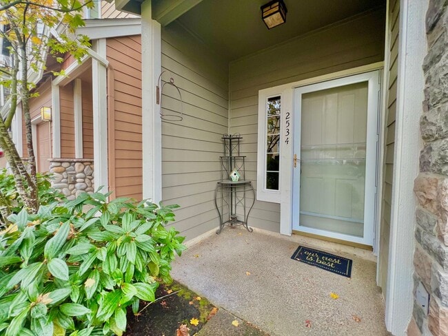 Building Photo - LOVELY GRESHAM TOWNHOME, GREAT LOCATION!