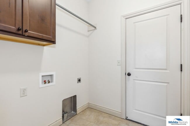 Building Photo - 4 bedroom 3 bath - Andover - ***Andover Sc...