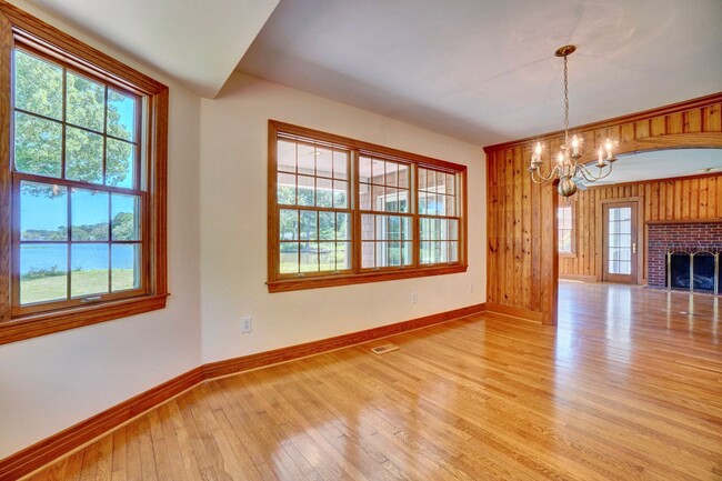 Building Photo - Waterfront Home on 1 Acre Treed Lot, 4/2 +...