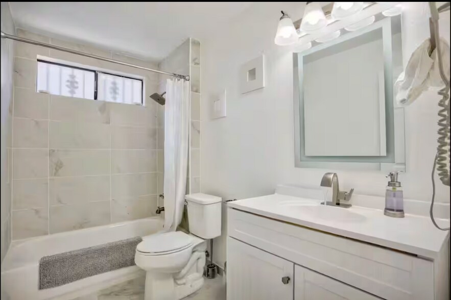 Building Photo - 1966 Rockledge Dr