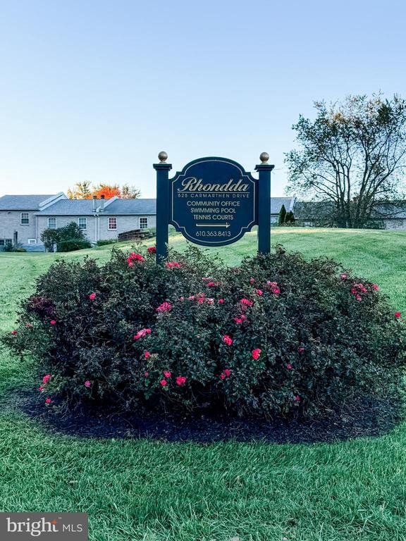 Building Photo - 112 Llandovery Dr