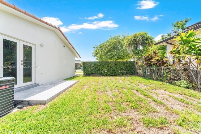 Building Photo - 3250 SW 72nd Ct