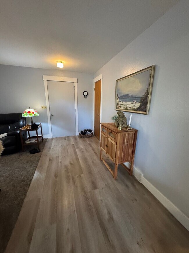 Building Photo - Spacious 4-Bedroom Home in Roosevelt, UT!