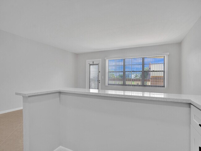 Building Photo - 17 Mansfield F