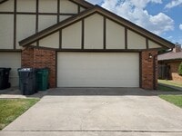 Building Photo - 9003 N Rockwell Dr
