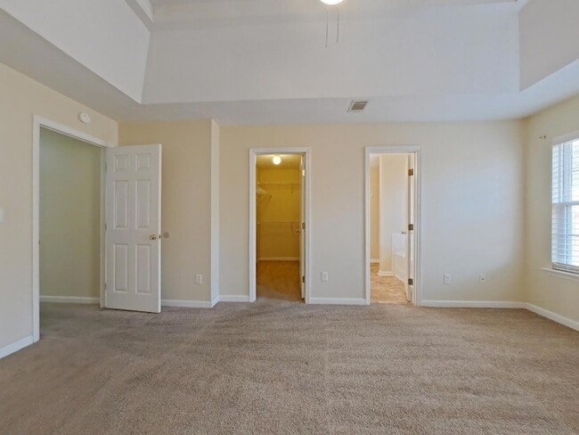 Building Photo - 1725 Tamarind Way