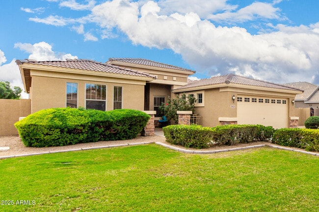 Primary Photo - 3413 E Roadrunner Dr