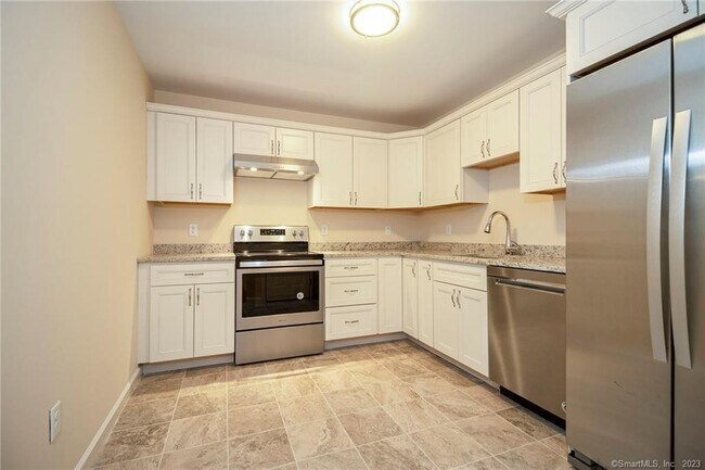 Building Photo - 685 Success Ave