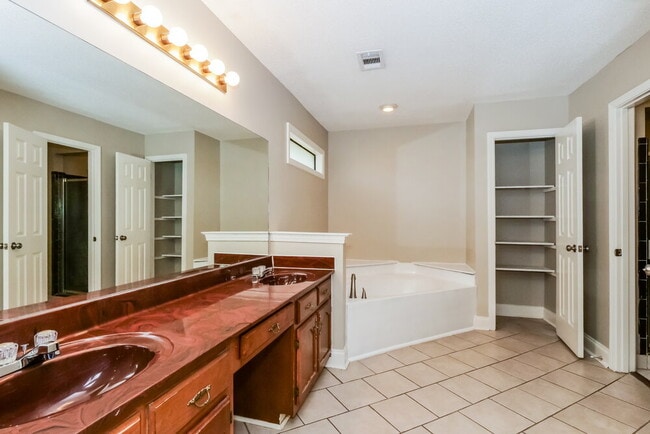 Building Photo - 8139 Creek Way Cove