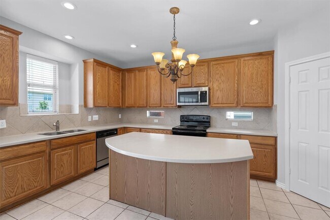 Building Photo - 2820 Mission Tejas Dr