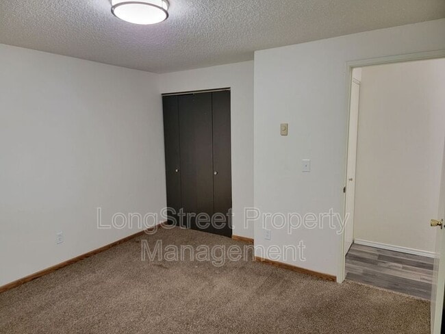 Building Photo - 627 3rd St