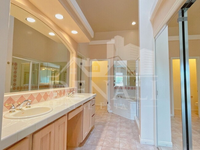 Building Photo - 16044 E Sunflower Dr