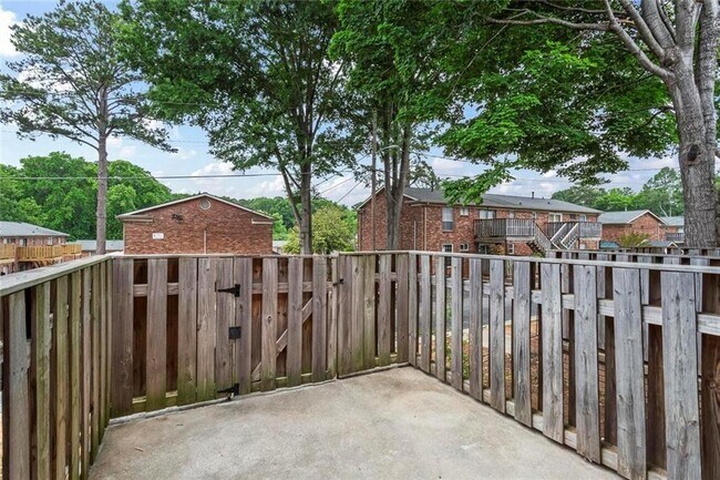 Building Photo - 5621 Kingsport Dr