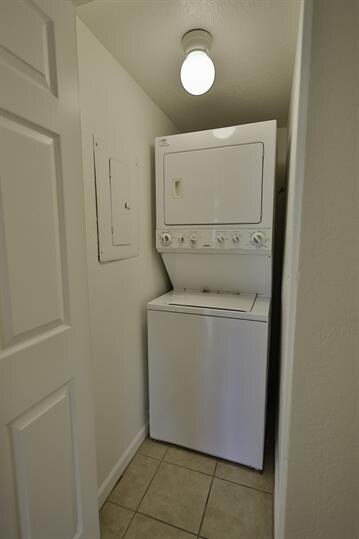 Building Photo - $500 move-in credit!!  Summertree Condos