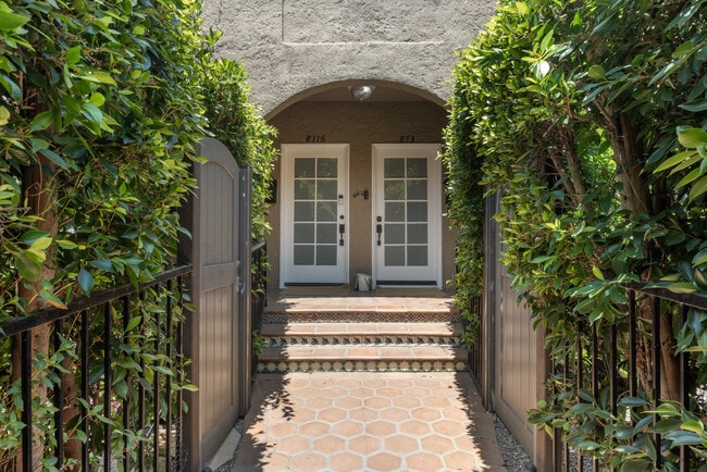 Building Photo - 813 1/2 N Coronado St