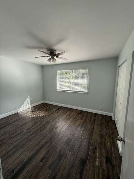 Building Photo - 2877 NE 15th St