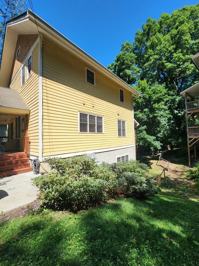 Building Photo - Montford Rental-Asheville